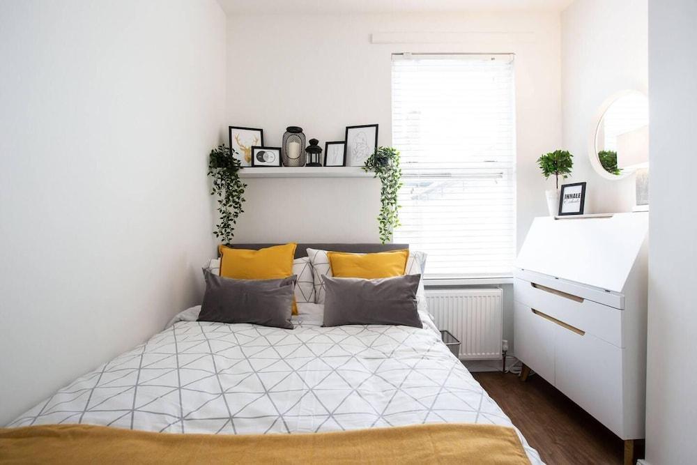 Luxurious 4-bedroom Home on Trendy Ormeau, Belfast