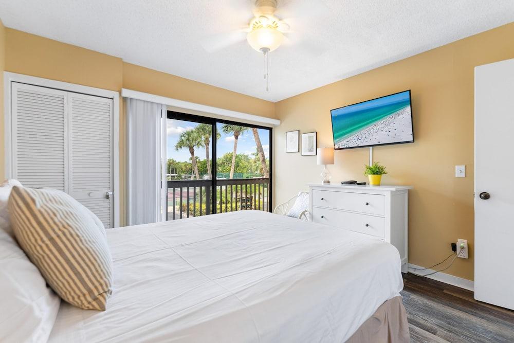 Our House Lake House by Beachside Mgt