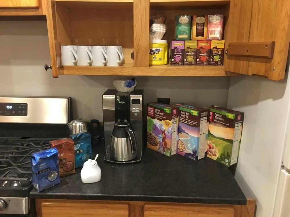 Private Retreat w Pool Hot Tub and Dining Hall