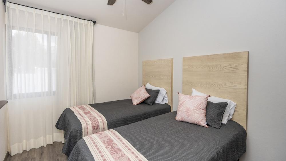 4BR Oasis with Pool & Gym at Nueva Escondida