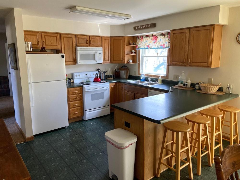 Large Country Home Pool and hot tub