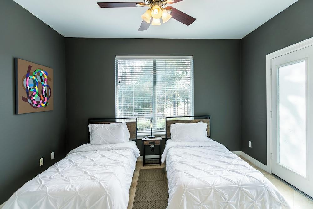 Montrose Lodge by Dunyha