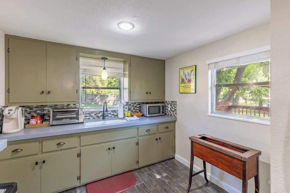 Tristian Suite Walk to Main Street