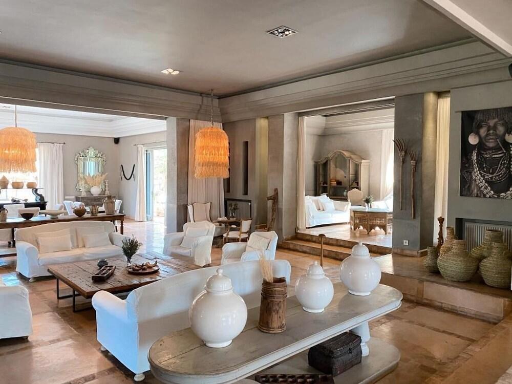 Villa Singulière By Louhou Collection