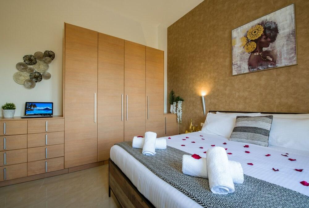 Artdeco Luxury Suites