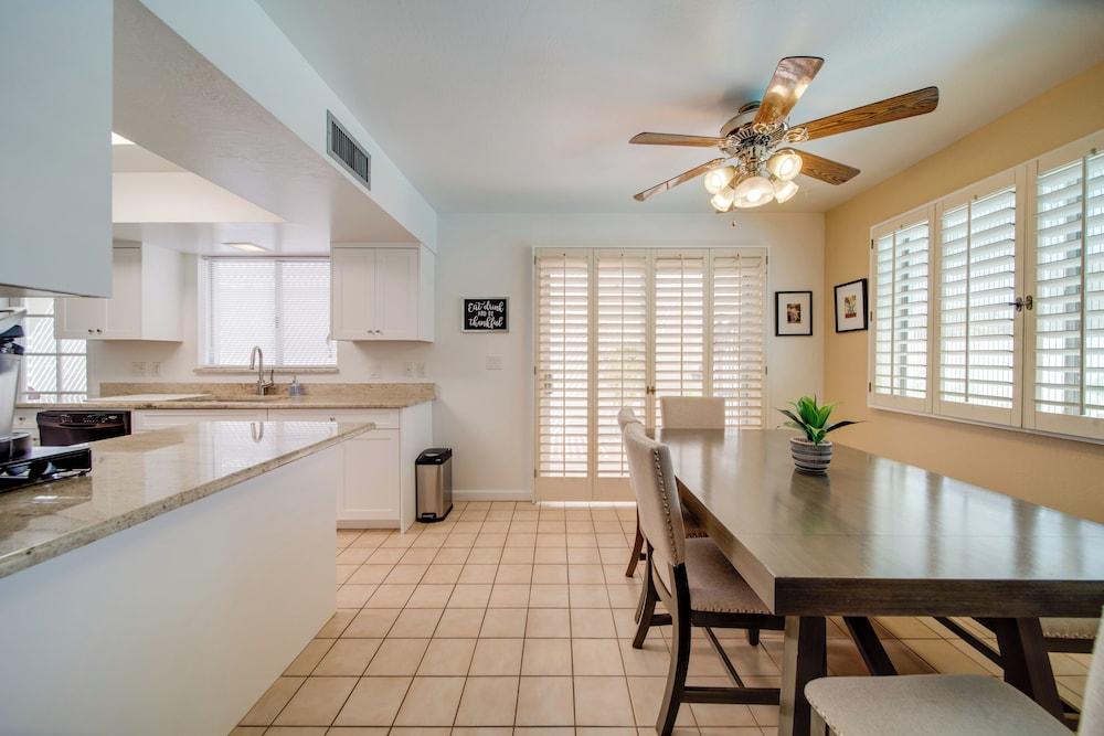 5 Mi to Camelback Ranch: Pet-friendly Home w/ Pool