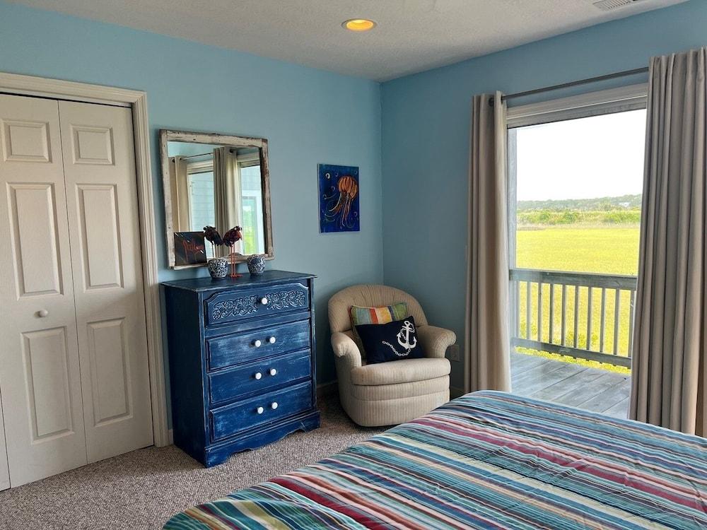 Fishtown / 606 Ocean Blvd West 4 Bedroom Home by RedAwning