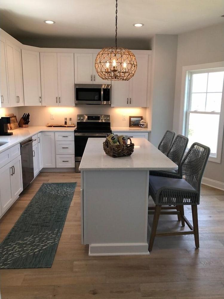 Sun-kissed Mermaid / 846 Ocean Blvd West 2 Bedroom Home by RedAwning