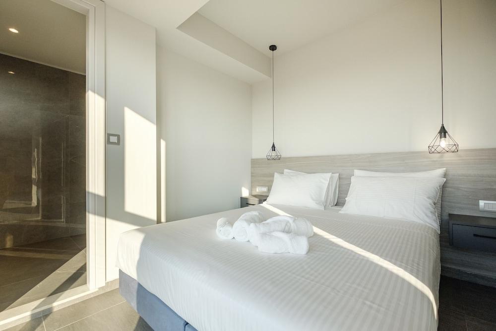 Sky-High Central Penthouse - 01