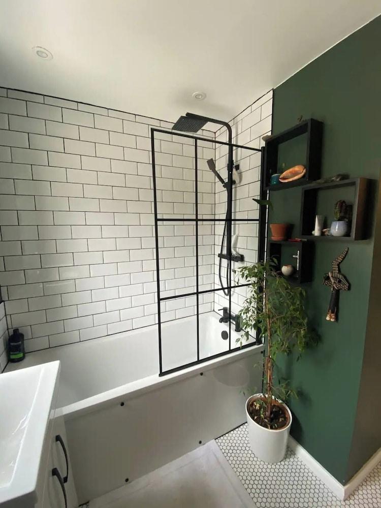 Spacious & Central 2BD House - Brighton