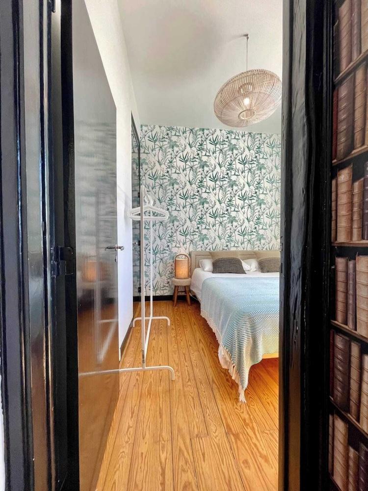 Central Hidden Gem, Rustic Modern 2 Bedroom Flat