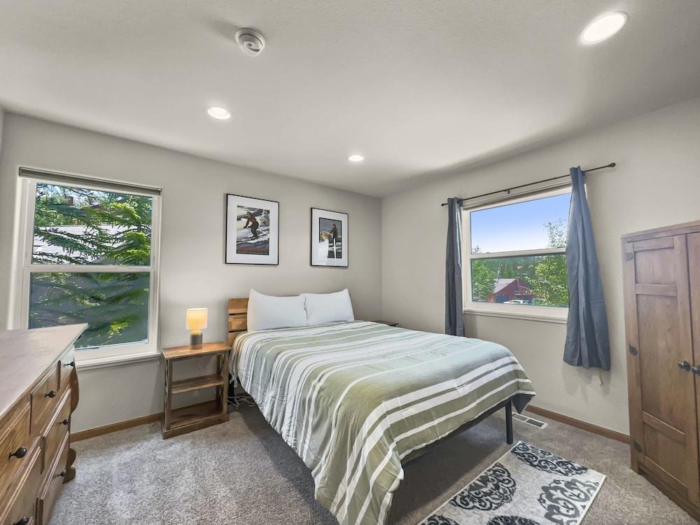 173 Buffalo Drive 3 Bedroom Townhouse by RedAwning