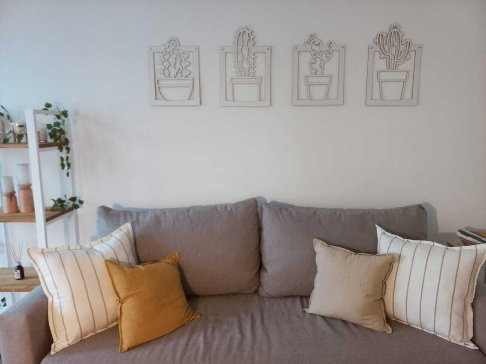 Hestia at Jorge Luis Borges 2100