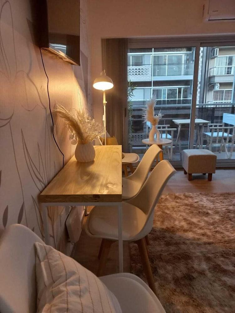 Hestia at Jorge Luis Borges 2100