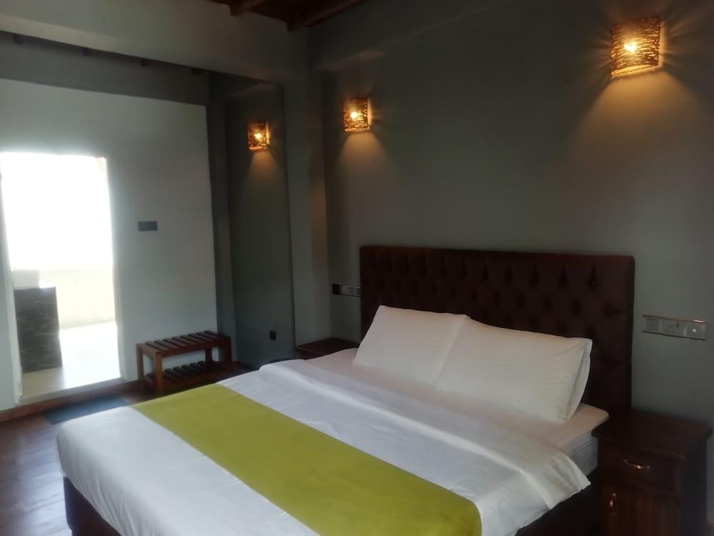 Tea Mount Forest Hotel