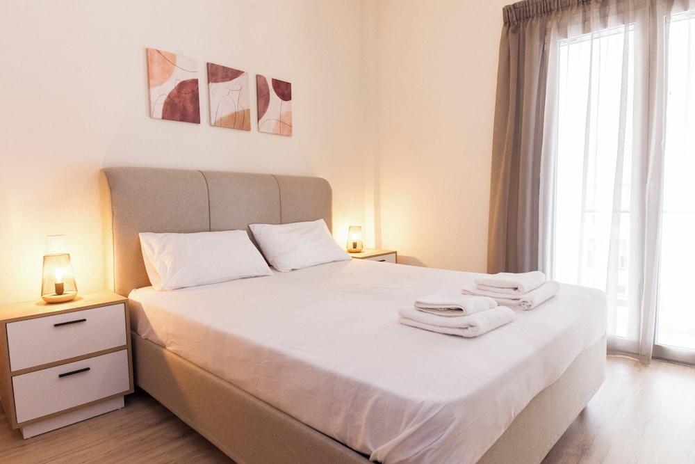 Urban Chic 2BR Experience in Galatsi