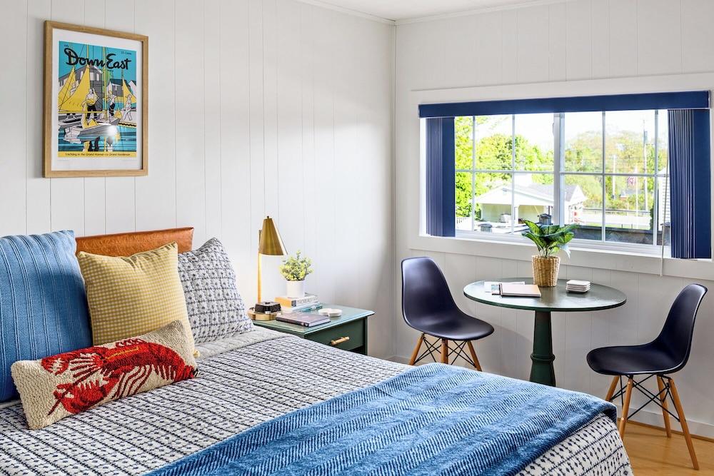 Seascape Motel & Cottages