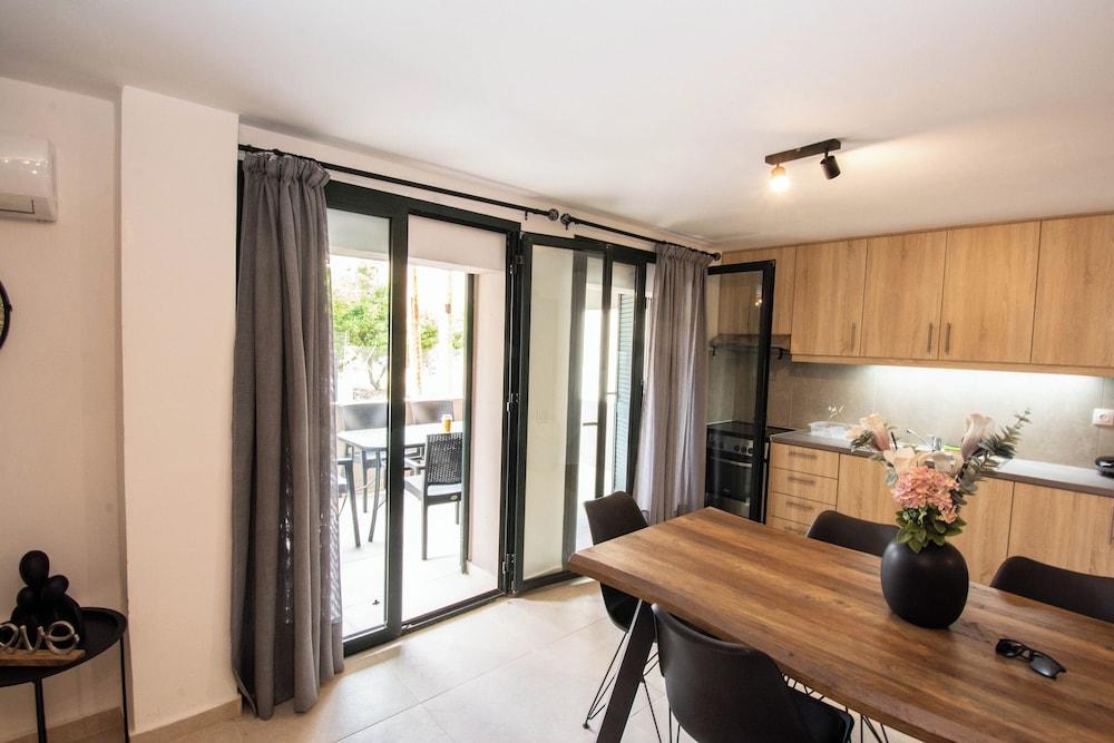 Marianthi Beach House by Checkin