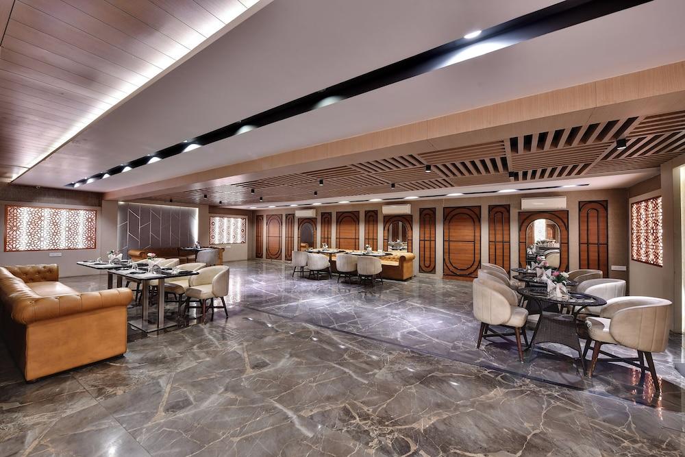 RNB Select Hotel Walk in Lucknow