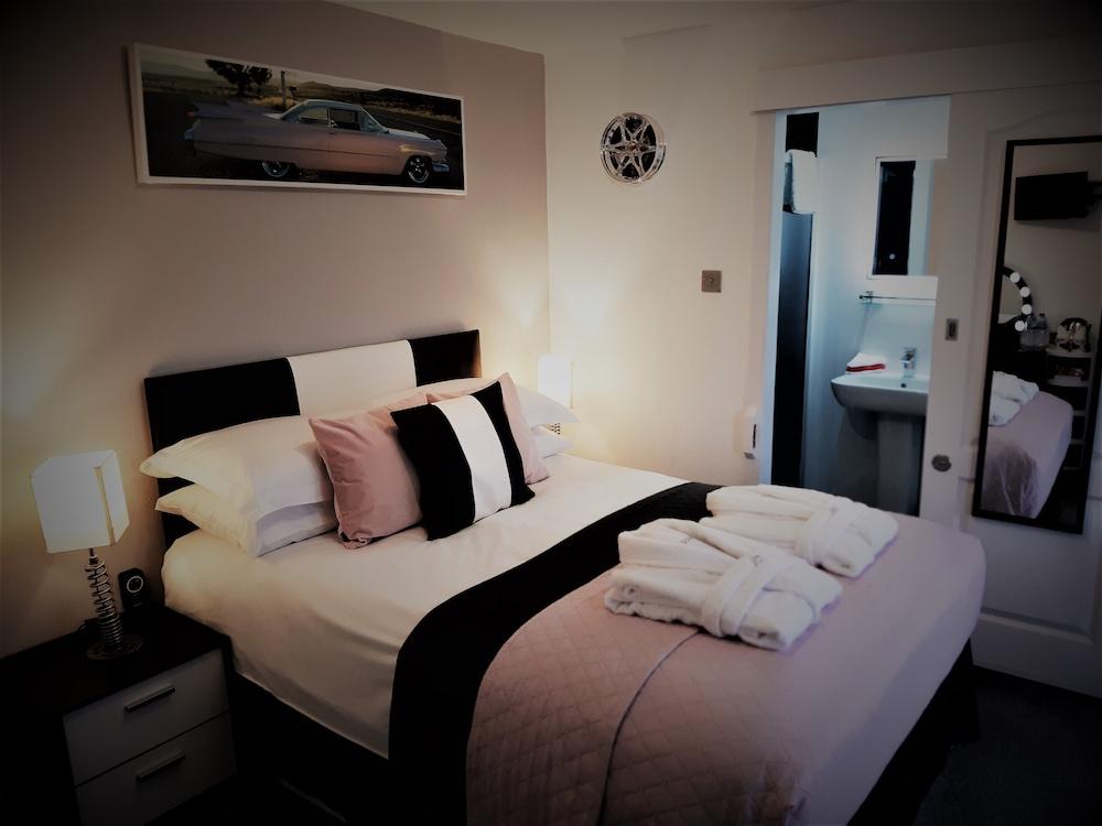 Cadillac Kustomz Guest House