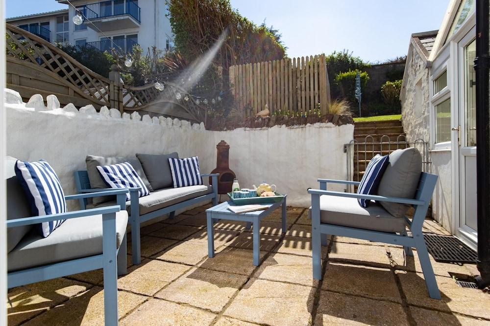 White Sails - Beach and Harbour Views