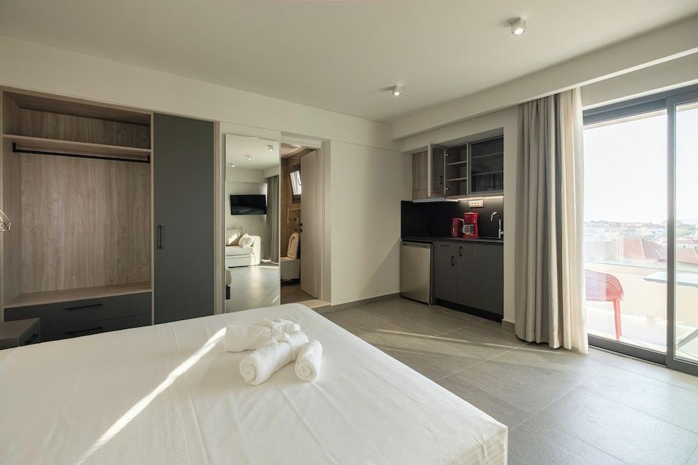 Sky-High Central Penthouse - 03