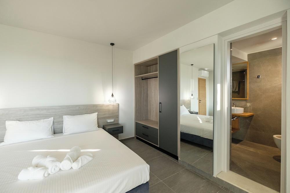 Sky-High Central Penthouse - 03