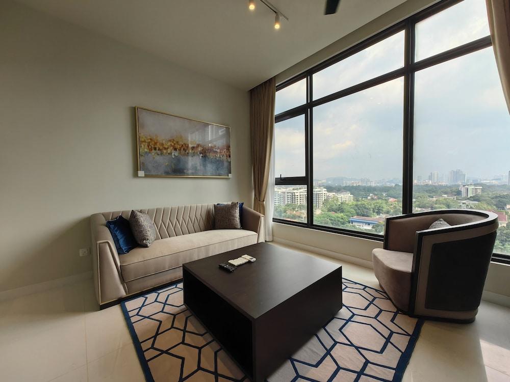 Pavilion Embassy By Autumn Suites