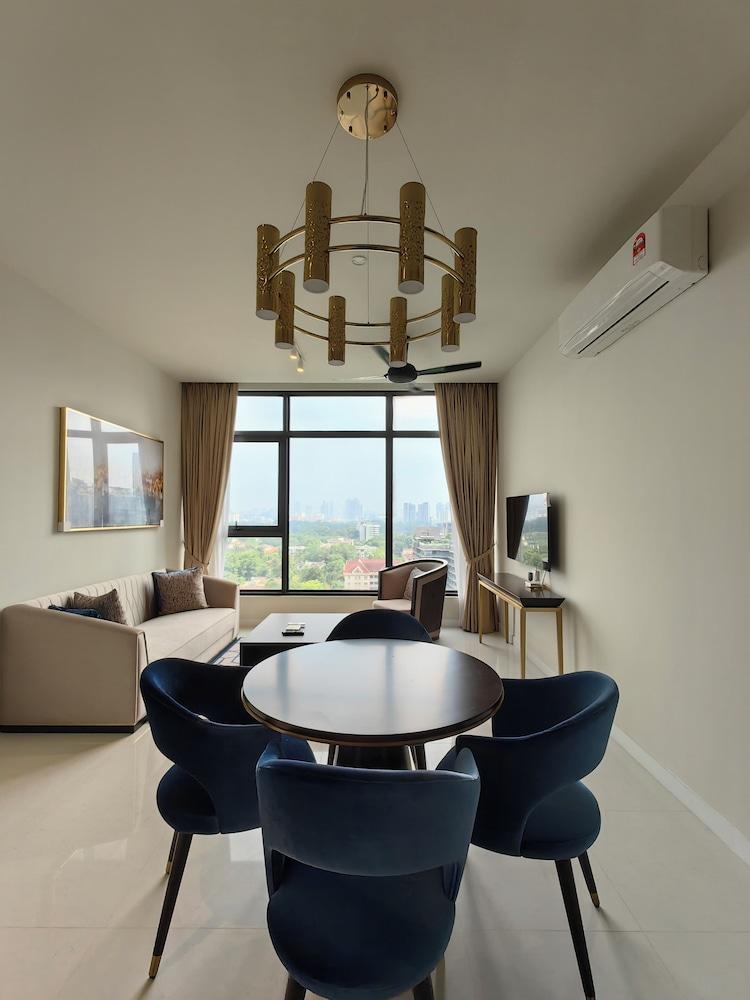 Pavilion Embassy By Autumn Suites