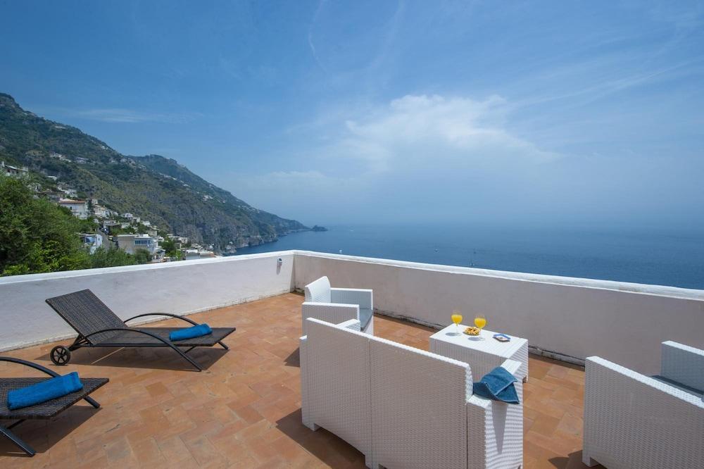 Villa Albatros - Stunning 2 Floors Villa for Large Groups