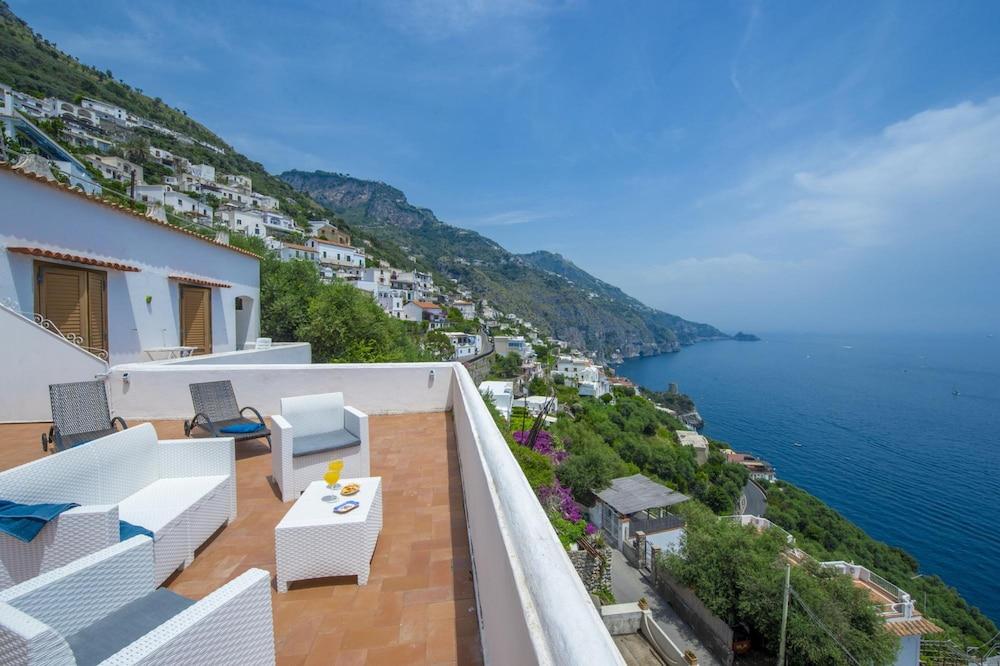 Villa Albatros - Stunning 2 Floors Villa for Large Groups