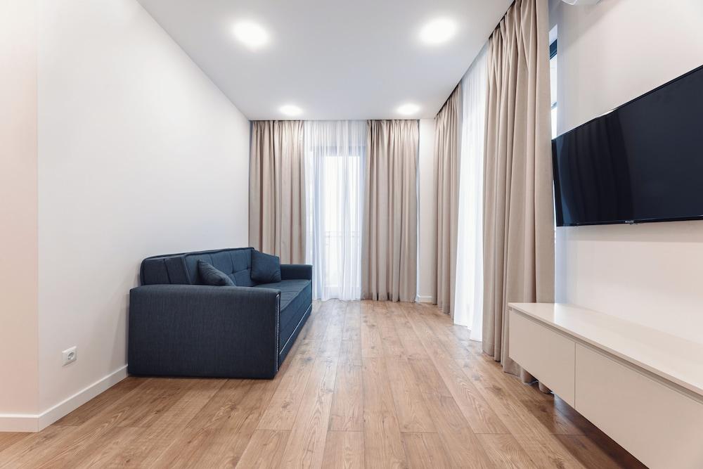 Next Green Aparthotel Official