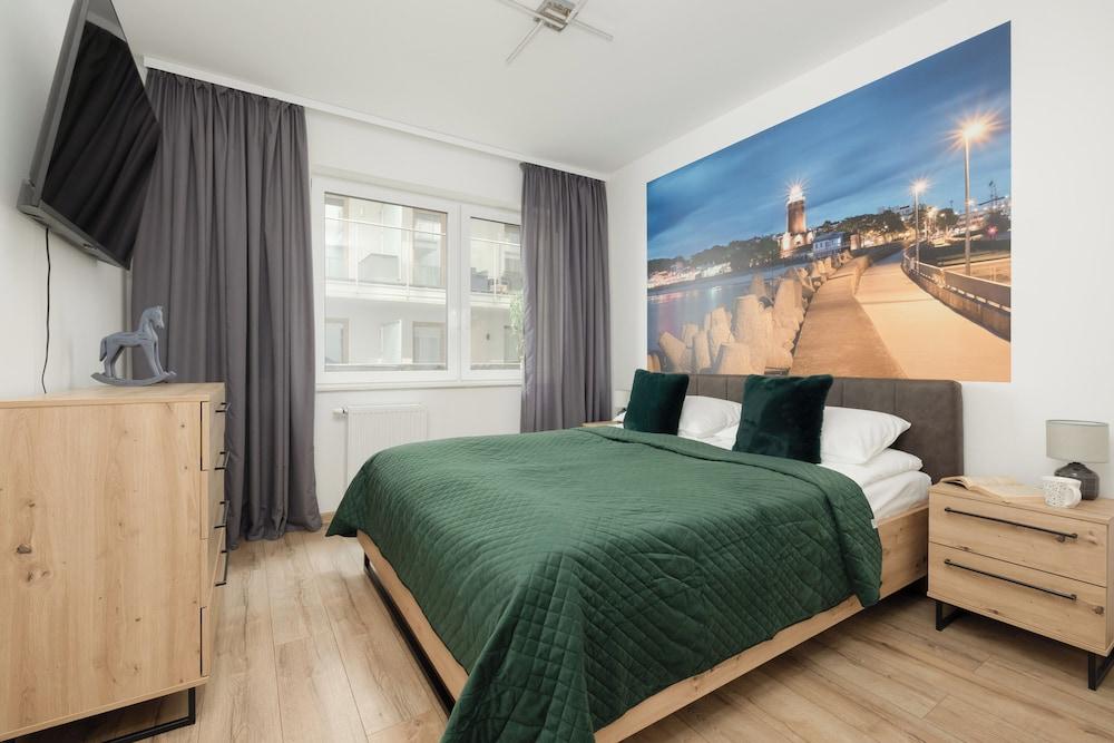 Kapitański Mostek by Renters