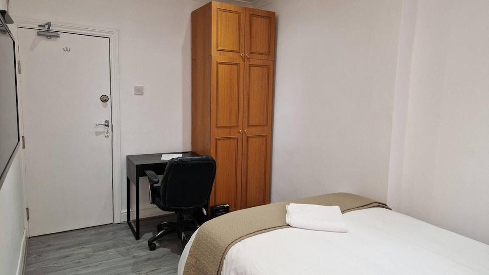 Captivating 2-bed Apartment in Ilford