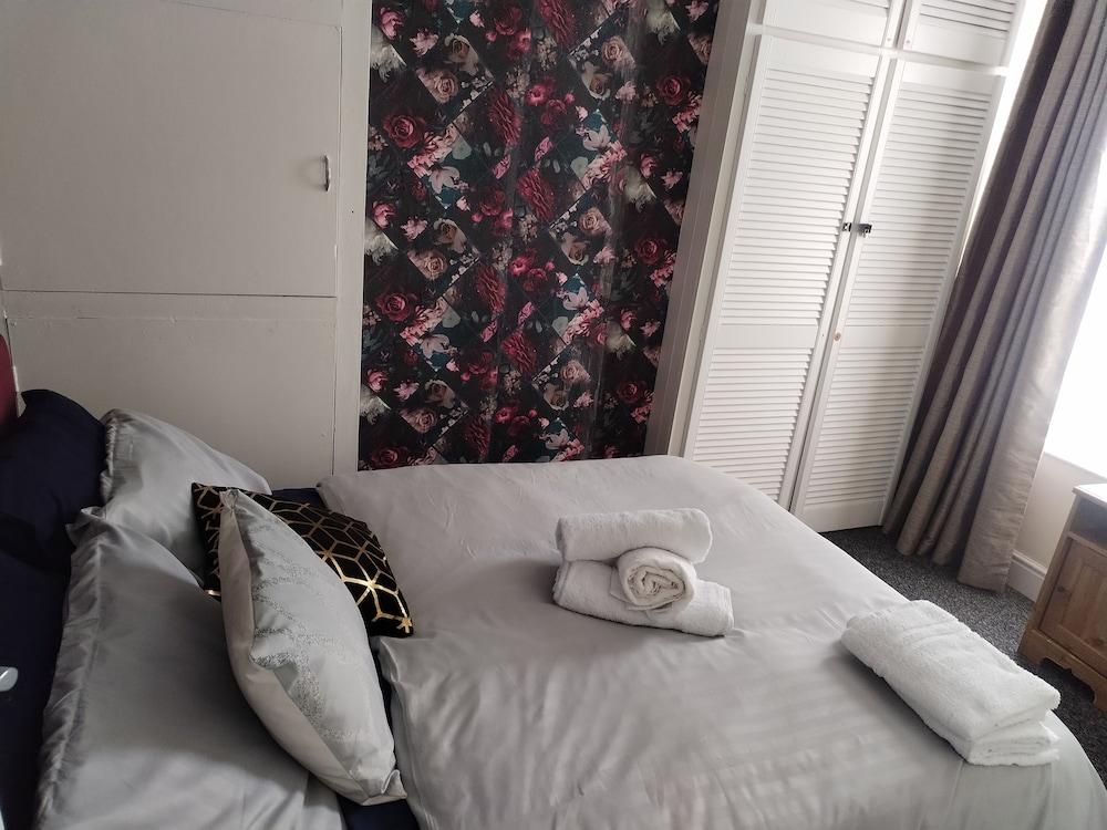 Comfortable 4-bed House in Hucknall, Nottingham