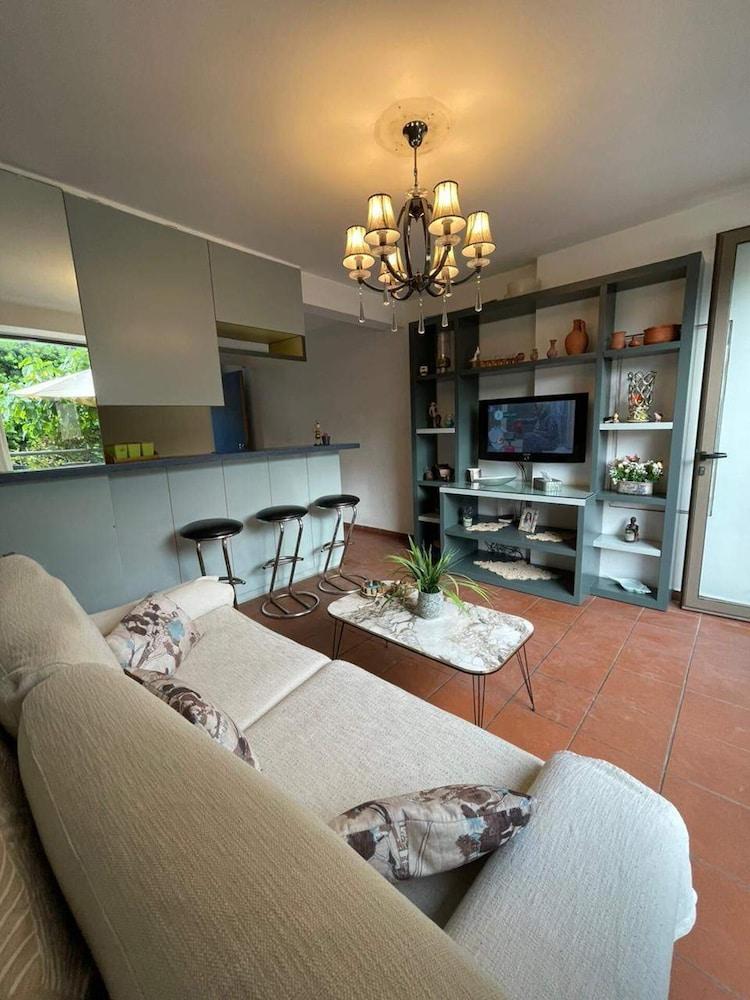 Duplex in Siwar With Pool,2min From Le Royal Hotel