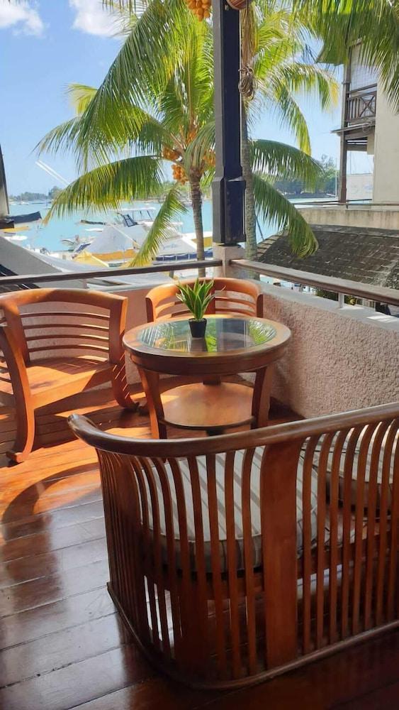 Sunset Boulevard Beachfront Apartment