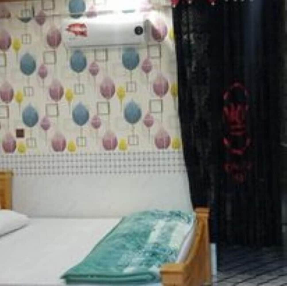 Royal Crown Hotel and Restaurant