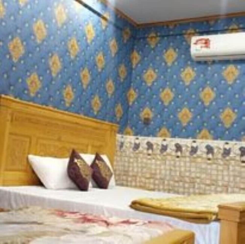 Royal Crown Hotel and Restaurant