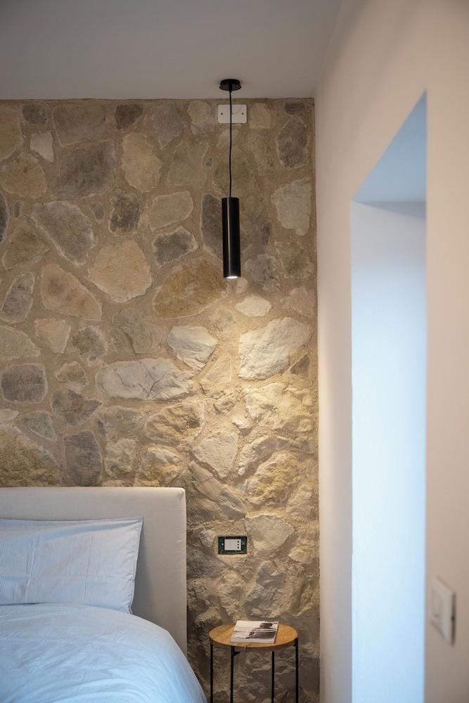 SnowLake Suite & Apartments