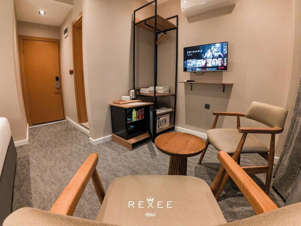 Rexee Hotel