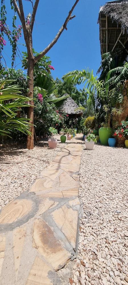 Salama & Mbuyuni Bungalows