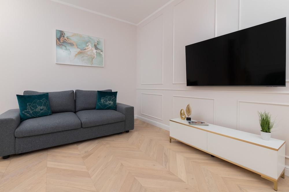 Deluxe Apartment by Renters