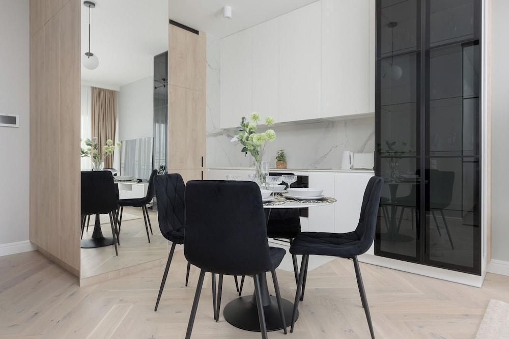 Art Deco Apartment by Renters Prestige