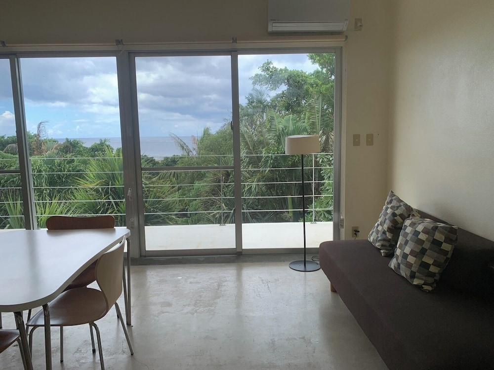 Blue Cave Hotel in Green