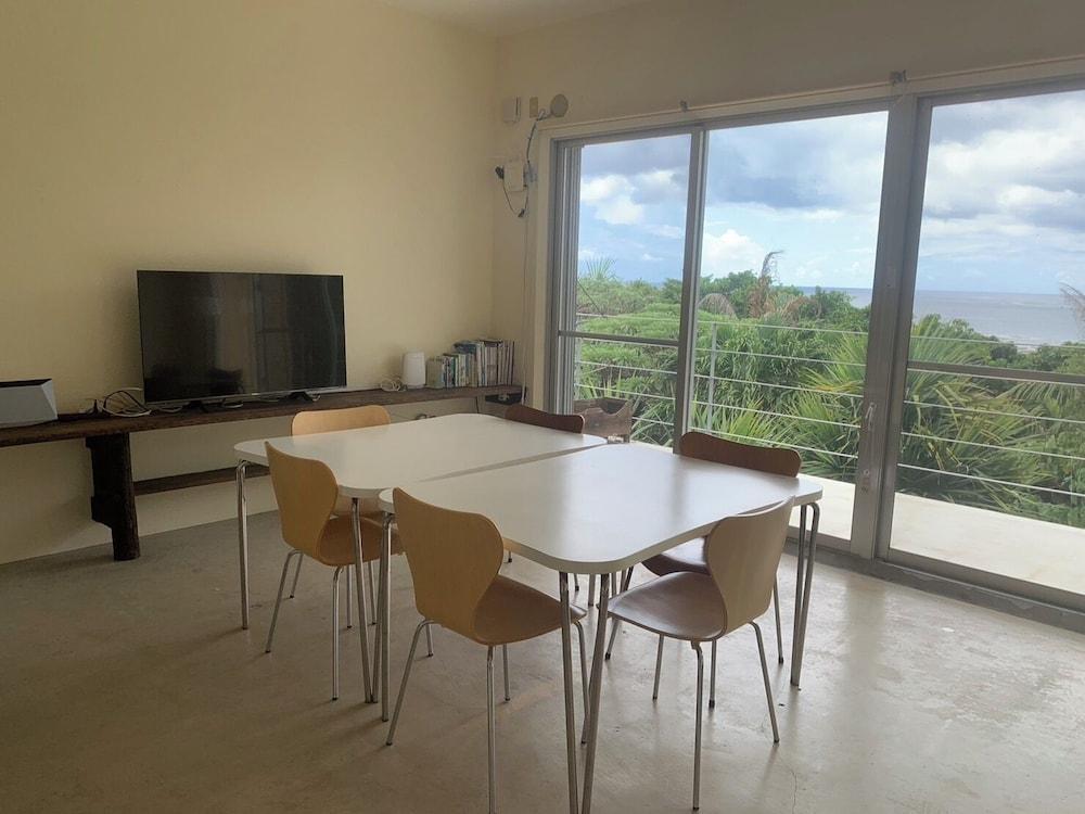 Blue Cave Hotel in Green