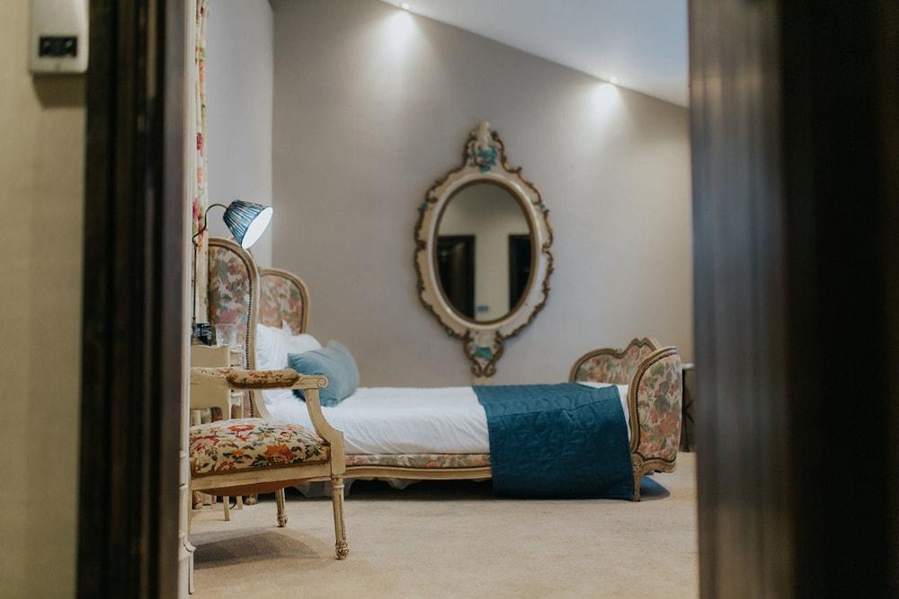 Newton Hall Courtyard Rooms