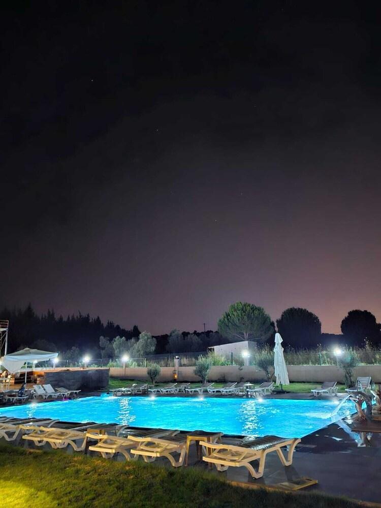 Welllife Hotels & Restaurant