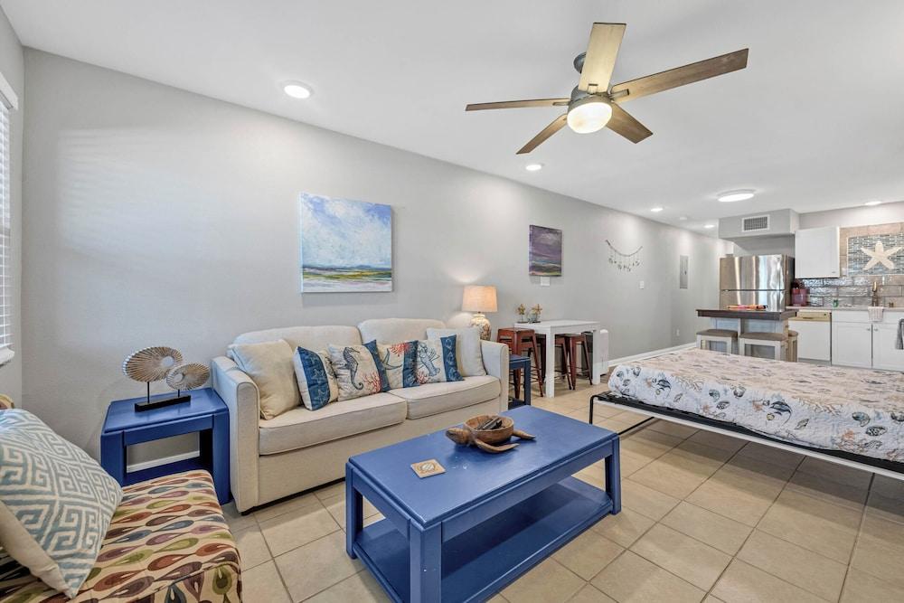 Bb892#104-cristy's Crab Shack