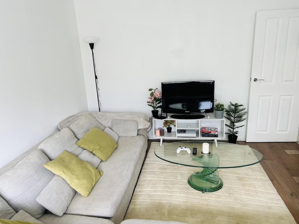 Charming 2-bed Apartment in Hemel Hempstead